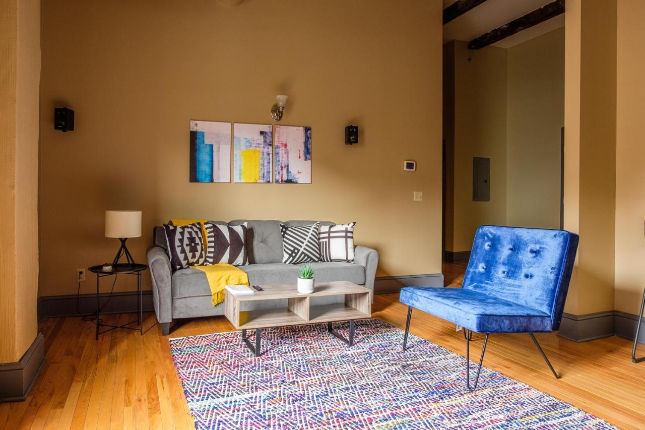 Frontdesk 2015 East 4Th Street Apts Downtown Cleveland Appartement Buitenkant foto