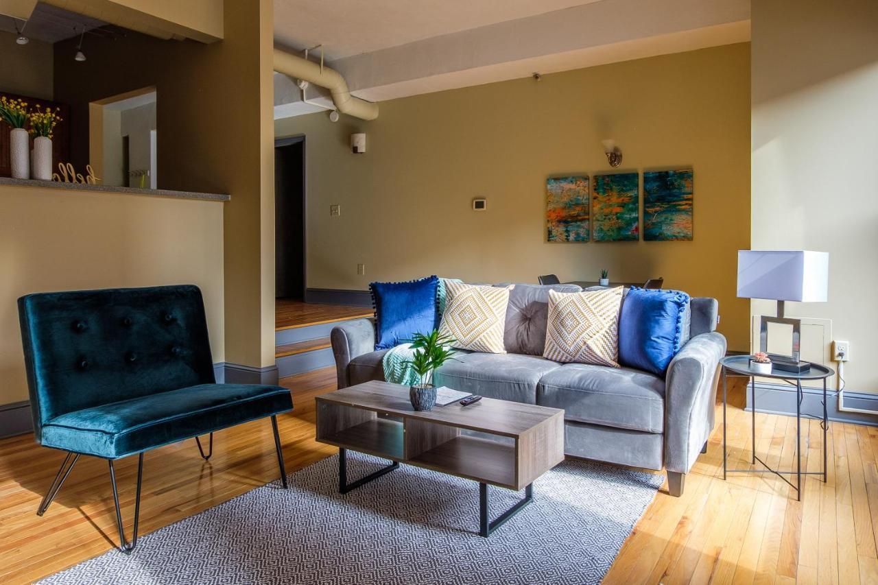 Frontdesk 2015 East 4Th Street Apts Downtown Cleveland Appartement Buitenkant foto